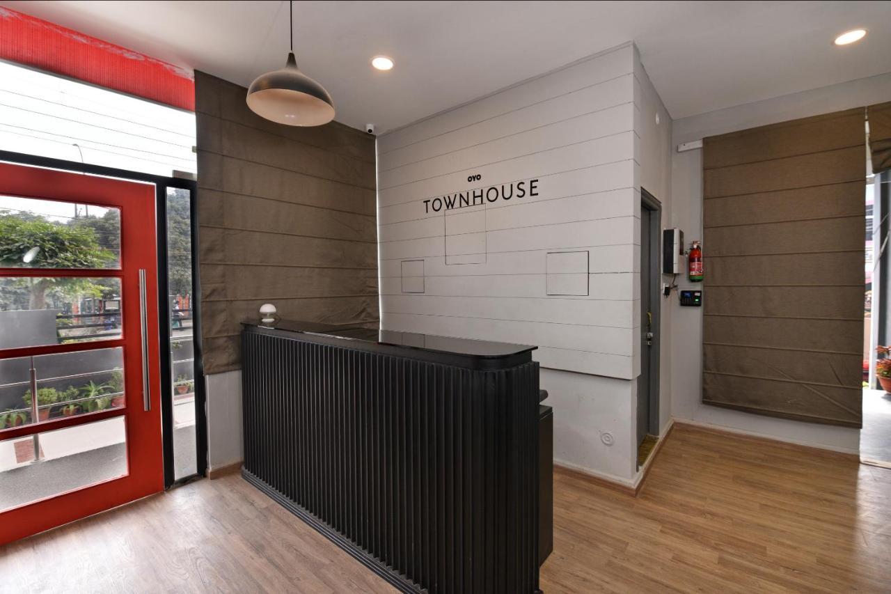 Townhouse Function Inn Near Chaudhary Charan Singh International Airport Лакхнау Екстер'єр фото