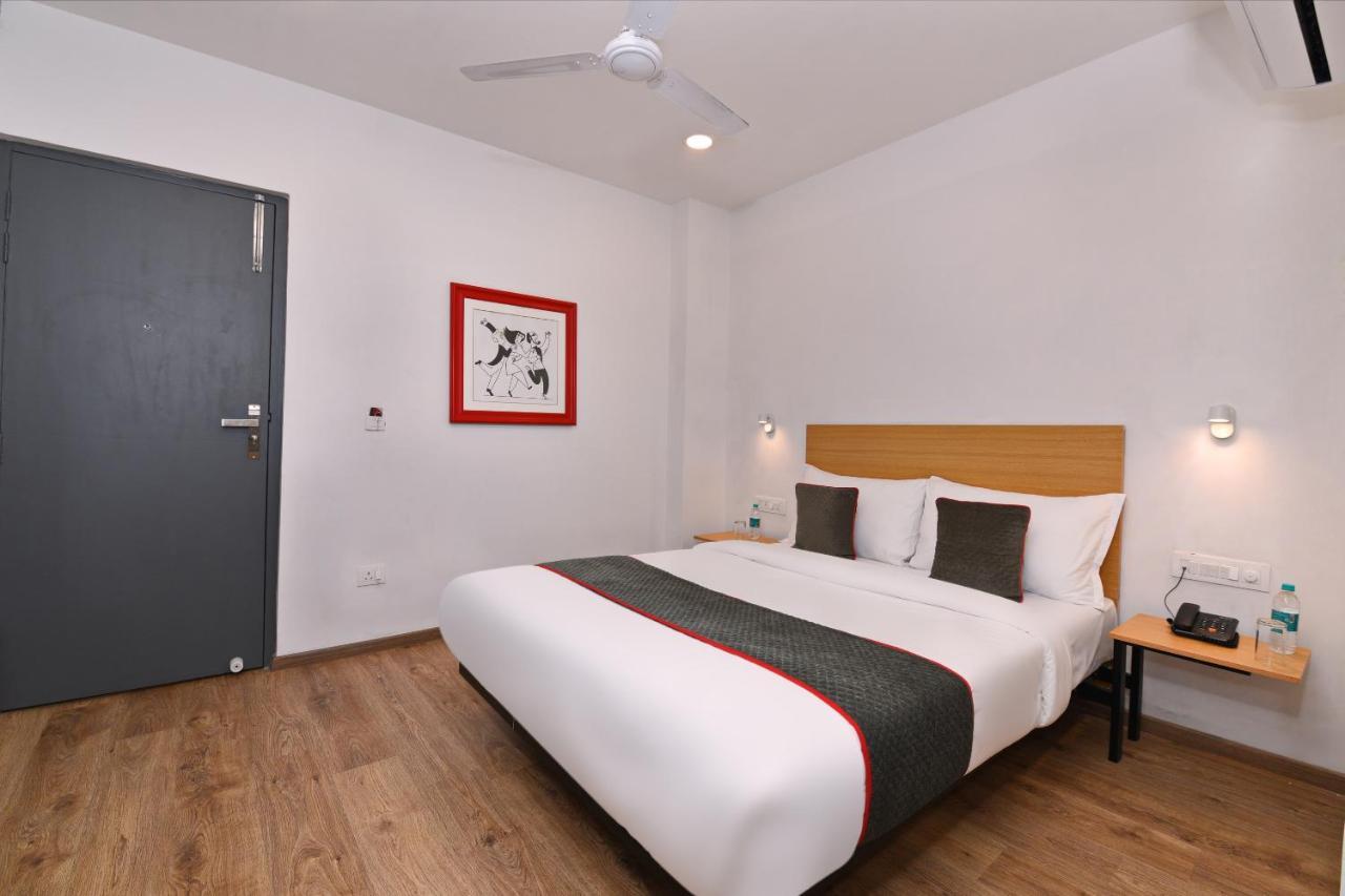 Townhouse Function Inn Near Chaudhary Charan Singh International Airport Лакхнау Екстер'єр фото