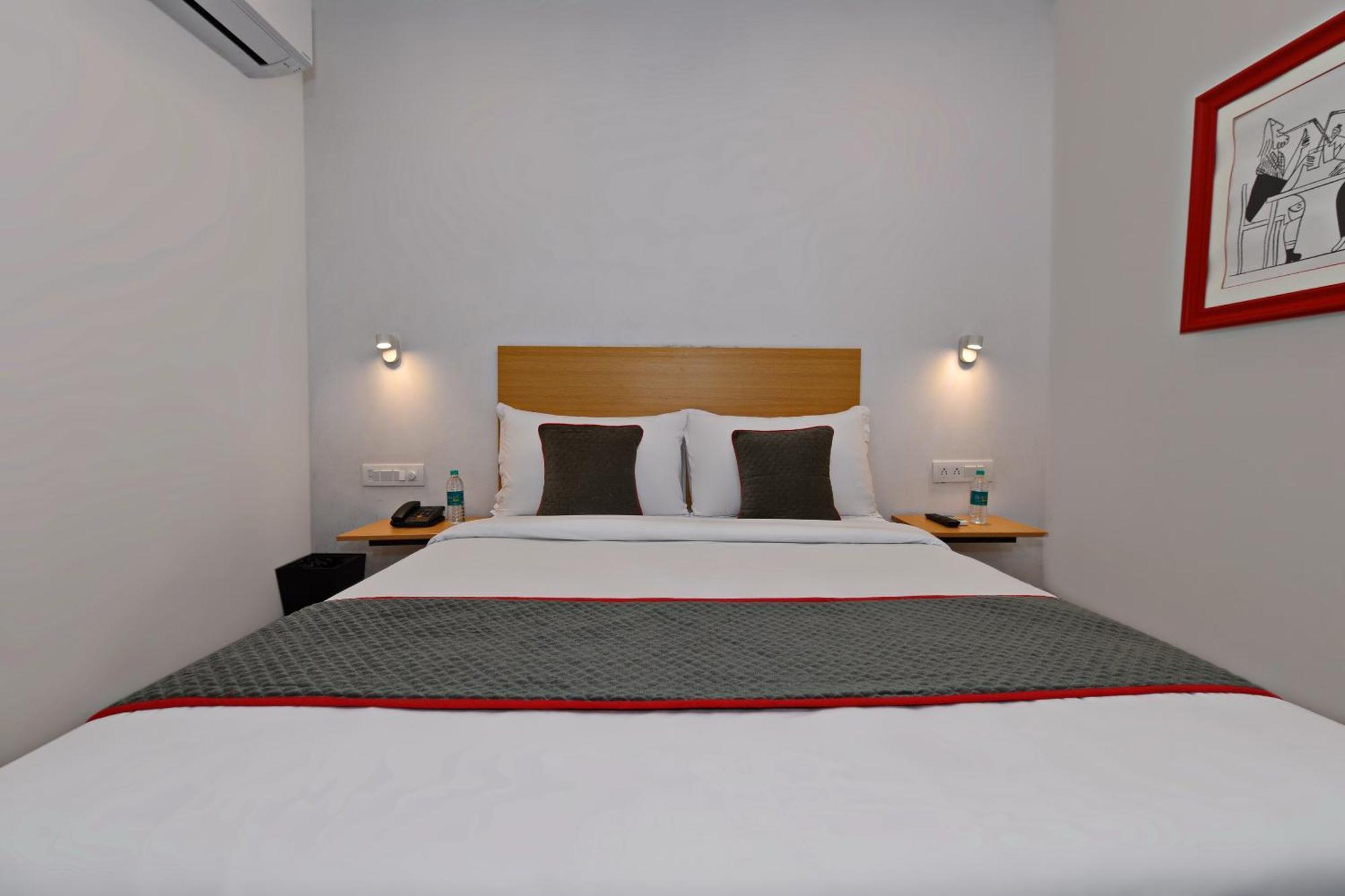 Townhouse Function Inn Near Chaudhary Charan Singh International Airport Лакхнау Екстер'єр фото