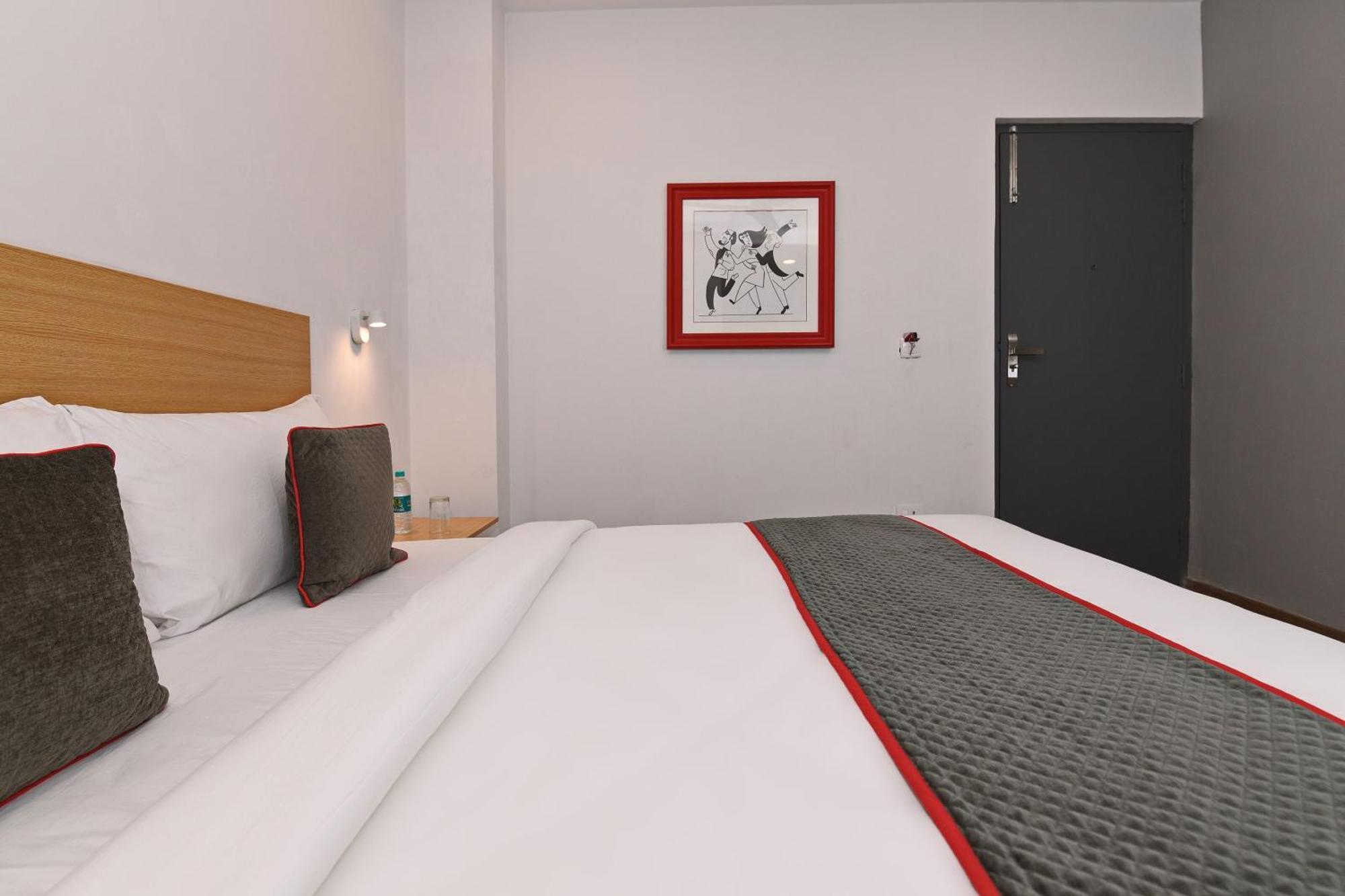 Townhouse Function Inn Near Chaudhary Charan Singh International Airport Лакхнау Екстер'єр фото