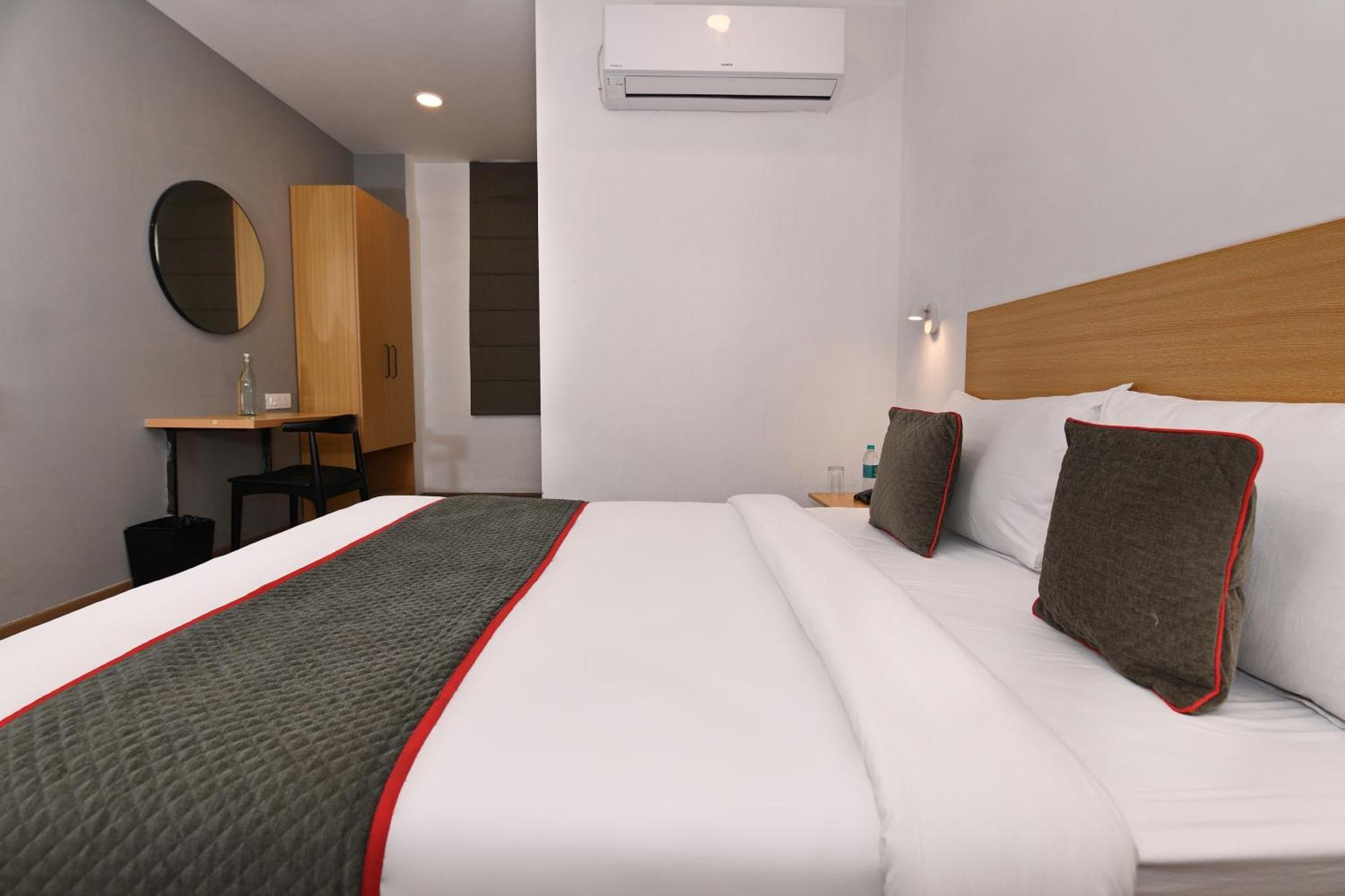 Townhouse Function Inn Near Chaudhary Charan Singh International Airport Лакхнау Екстер'єр фото